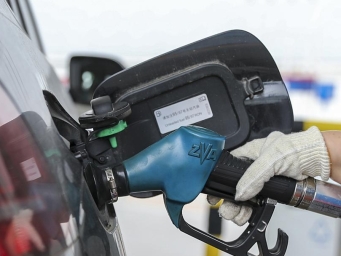 油价年内第六降 加满一箱油将少花约5元