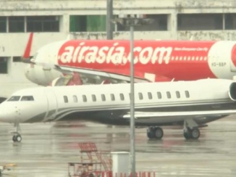 他信抵达曼谷 将于9日听取法院裁决 回国面对判决